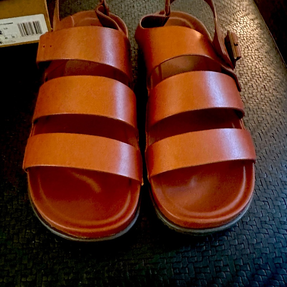 NWT -Ugg M WAINSCOTT FISHERMAN SANDALS BRAND NEW IN BOX WITH TAGS MENS SIZE 12.